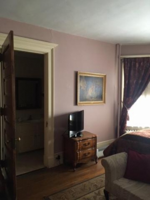 Victorian Charm Inn image 11