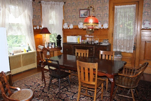 Victorian Charm Inn image 4
