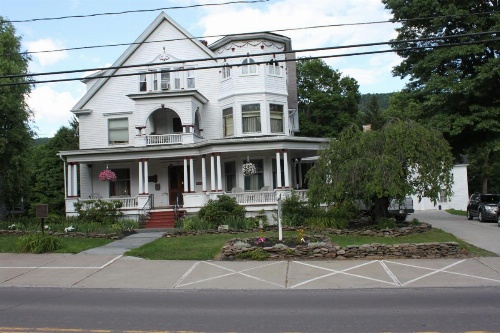 Victorian Charm Inn image 5
